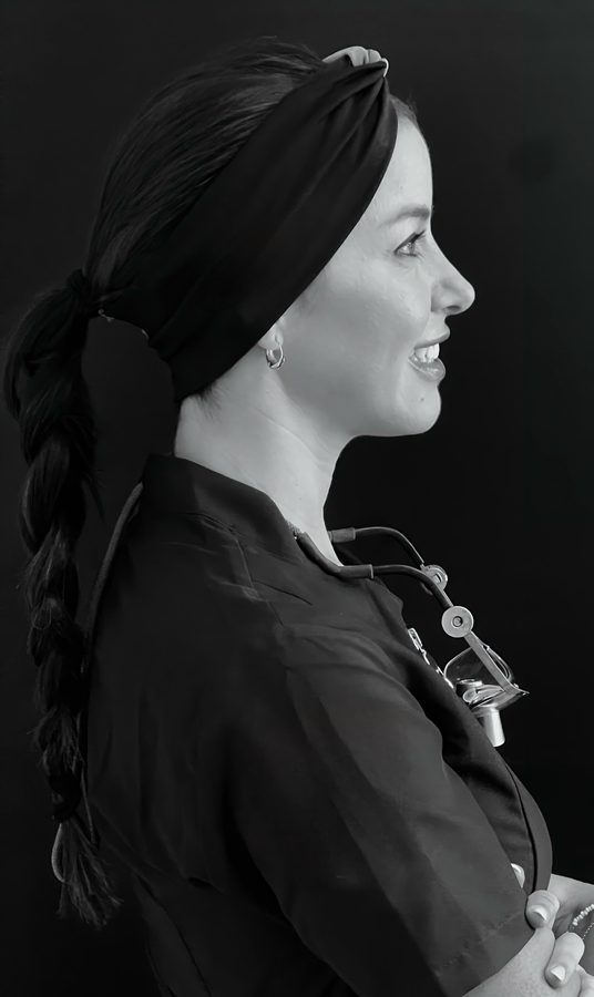 Dra. Catina Ridao García, dentista en Málaga, retrato en blanco y negro